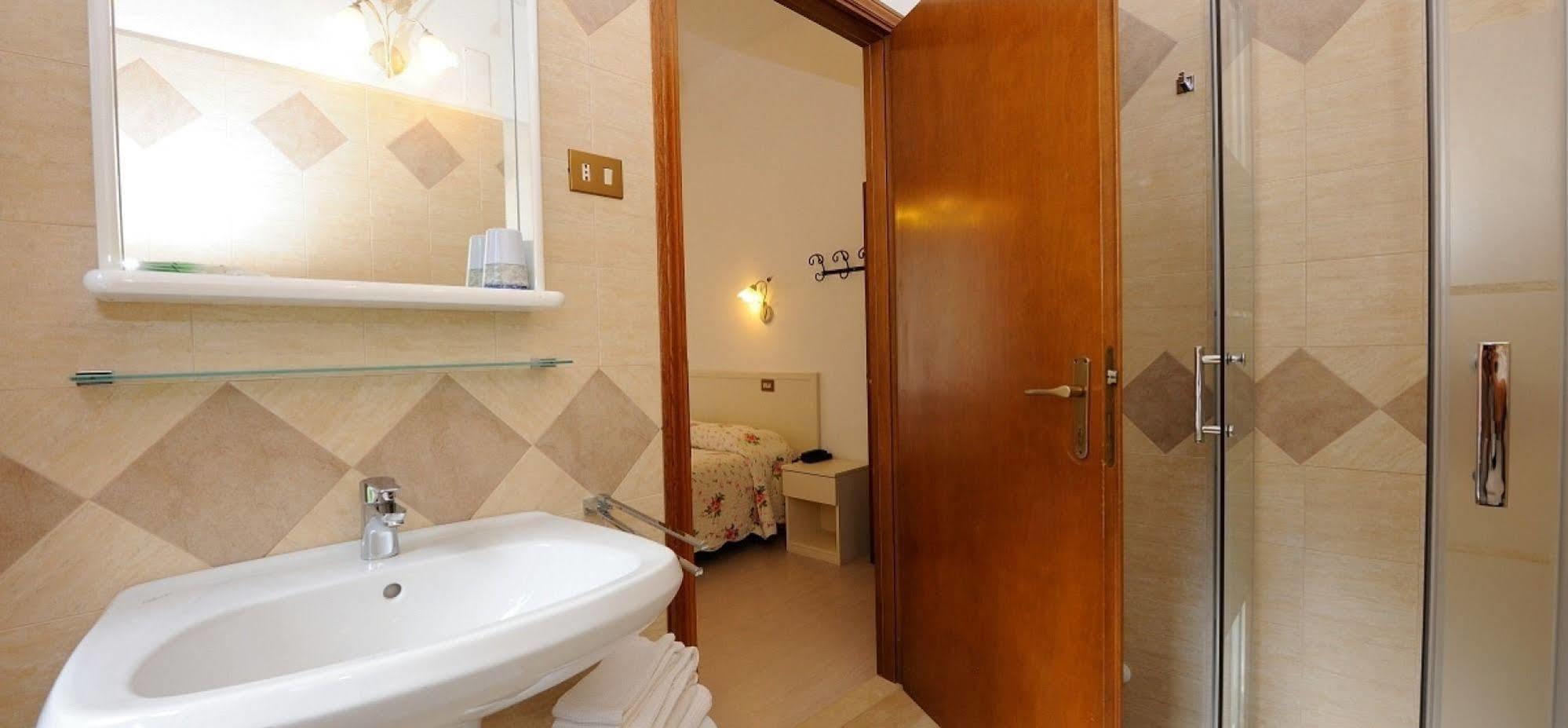 Hotel San Sebastiano Перуджа Экстерьер фото