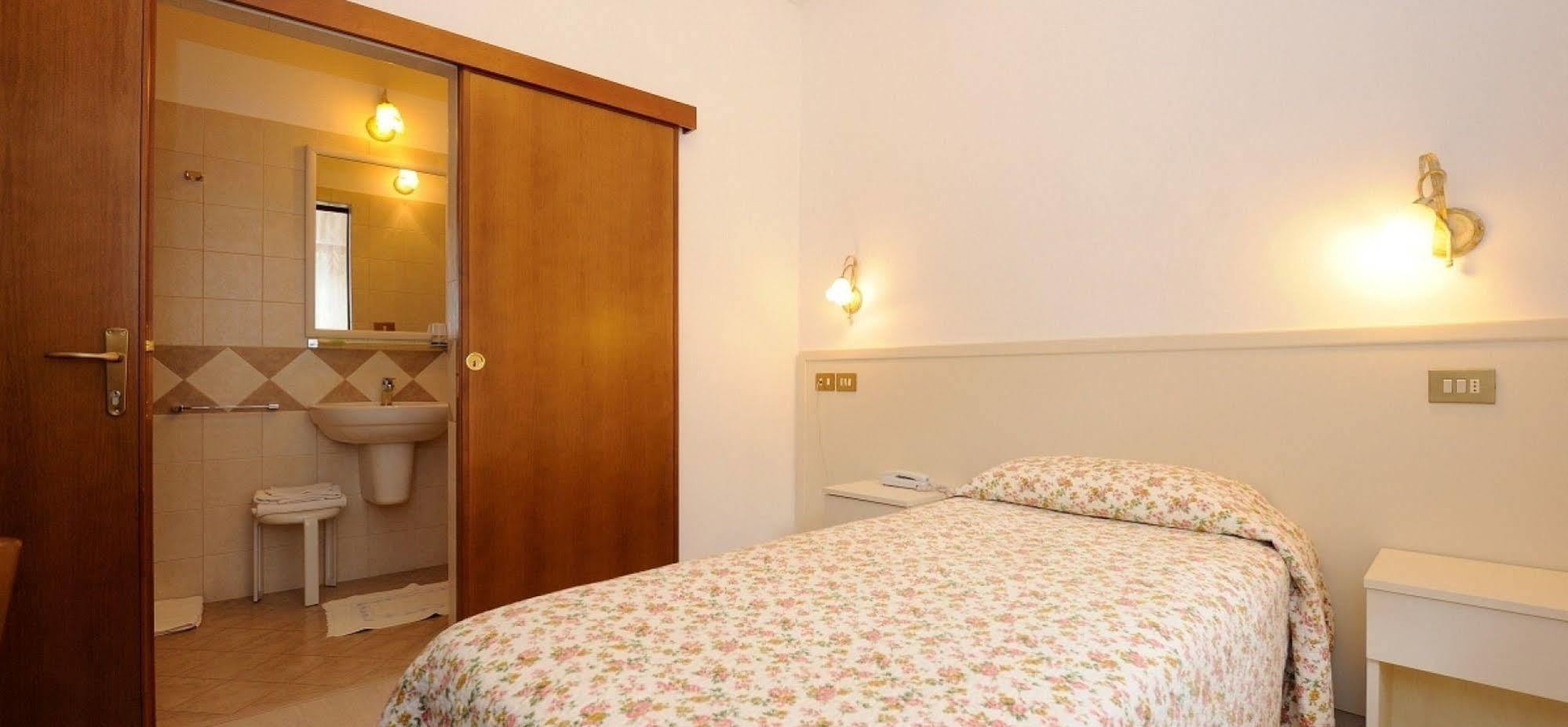 Hotel San Sebastiano Перуджа Экстерьер фото